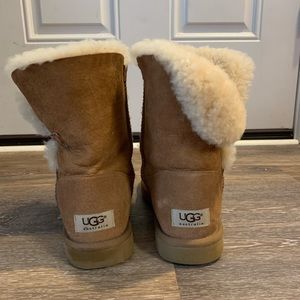 UGG Short Bailey Button Boot